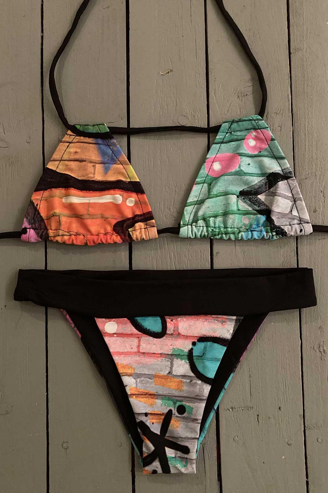 Enjoy days at the beach or pool in this Britto print wide band bikini bottom. This bikini bottom is made with the finest quality of soft and stretchy Lycra to achieve the best fit. Order yours today. @jillesbikinis