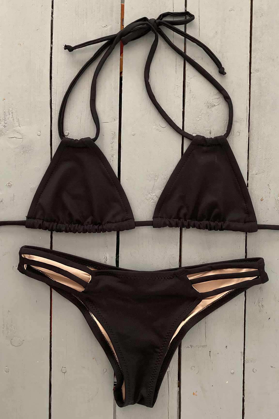 Jump in the ocean with this scrunched, double sided 3 string bikini bottom. Perfect for the beach or pool. Can be paired with our matching yellow non adjustable top or yellow double string triangle top.  Order yours today. @jillesbikinis
