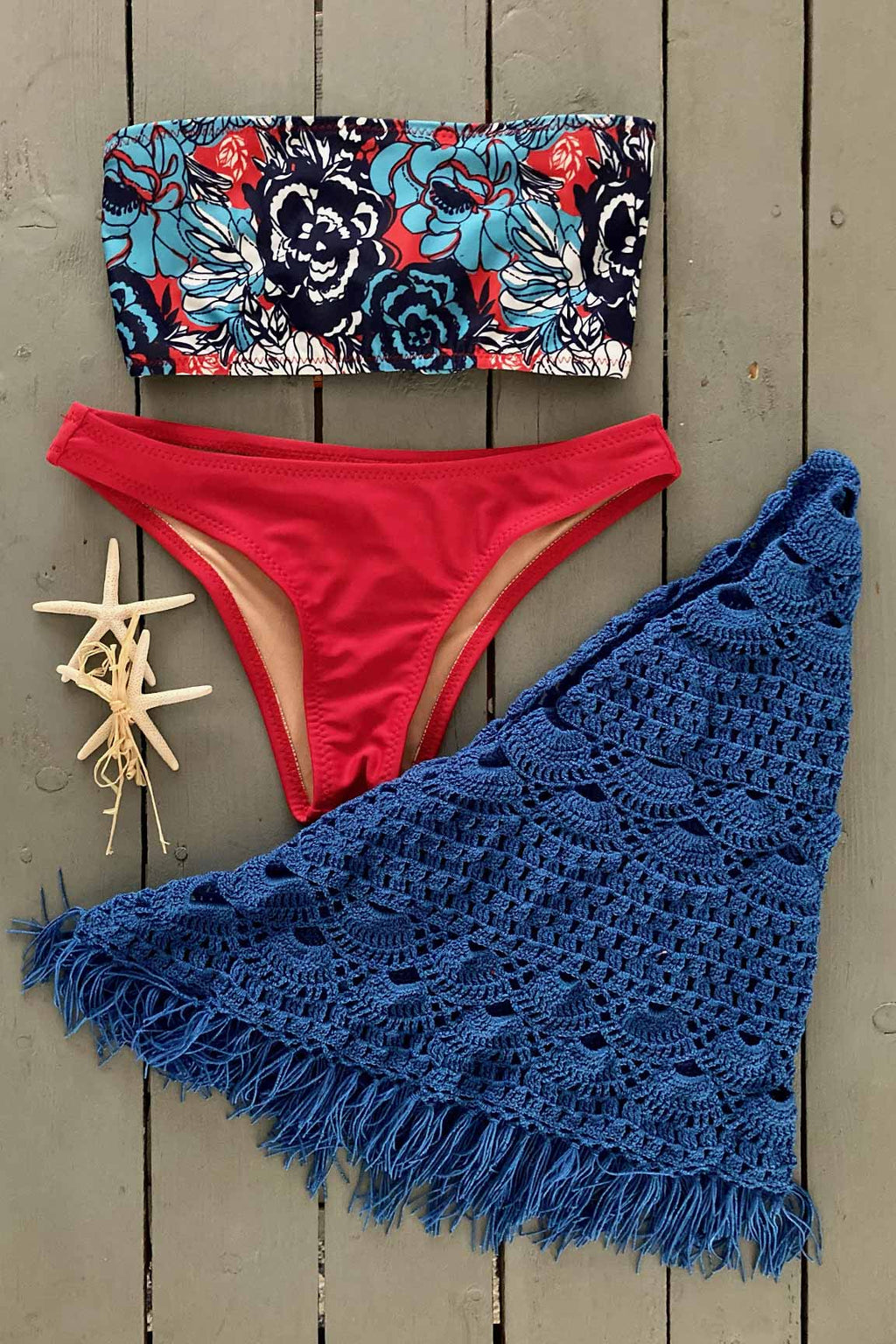 Show your patriotism this holiday with this 4th of July print, triangle bikini top and scrunched, spaghetti bikini bottom. This piece can be accessorized with our poppy color sarong. Jilles Bikinis will be perfect to wear on your your next beach vacation. Find the one that’s best for you @jillesbikinis