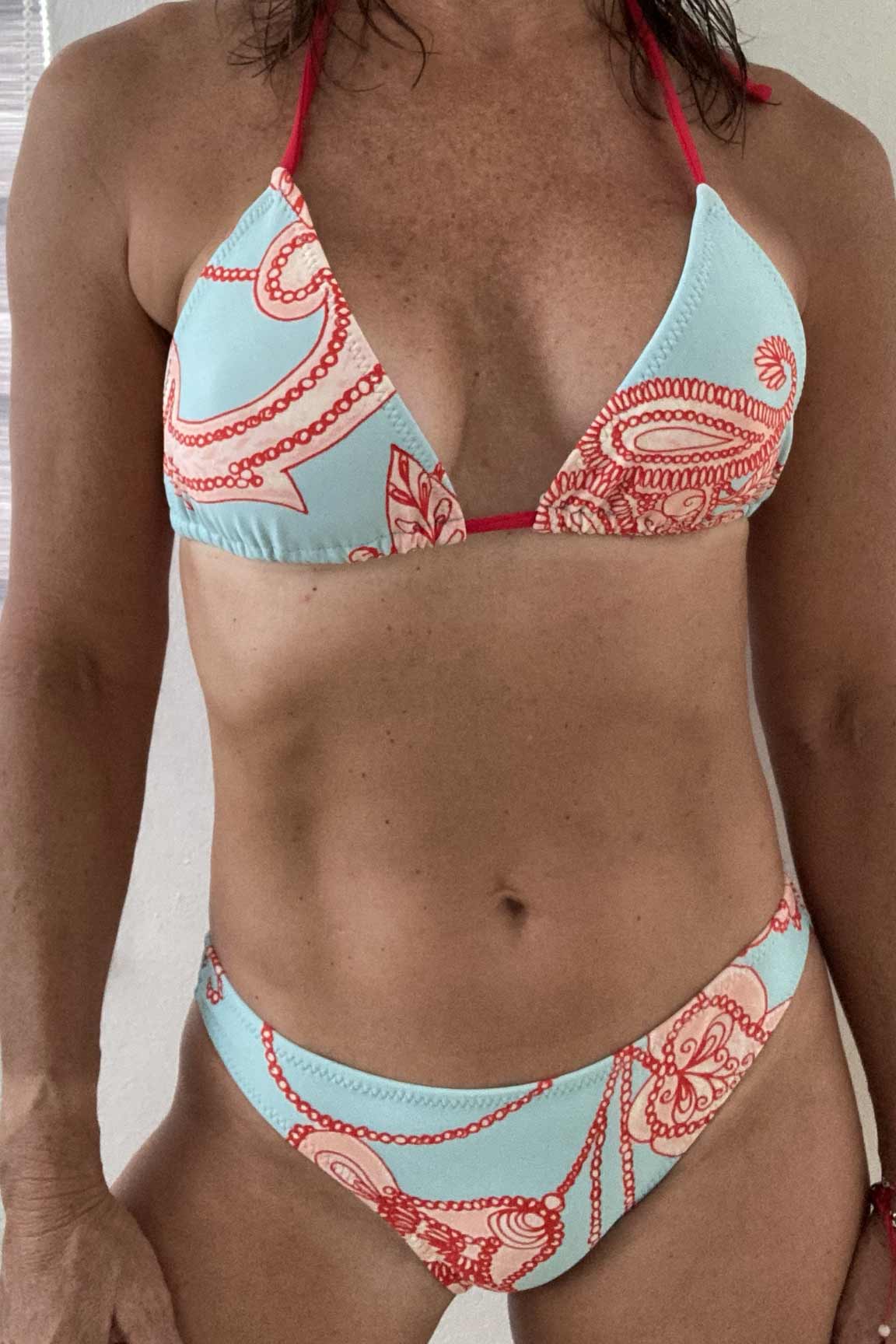 Enjoy days at the beach or pool in this super cute classic bikini bottom with scrunch. Jilles Bikinis are always made with the finest quality of soft and stretchy Lycra to achieve the best fit. Order yours today. @jillesbikinis 